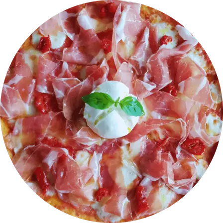 Pizza Padova vista dall'alto, con prosciutto crudo e stracciatella di burrata